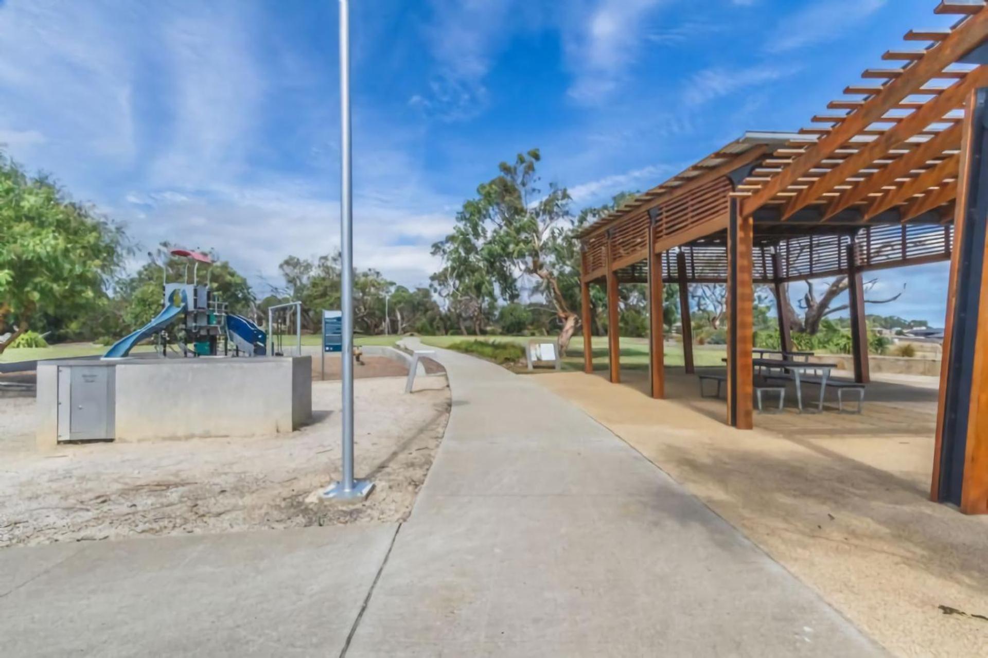 Currawong Close Pool Pool Table Alfresco Featured 卡尔斯 外观 照片